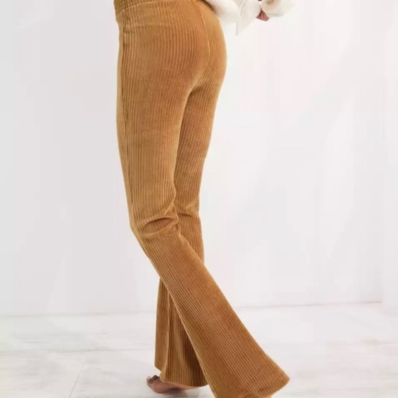 Aerie NWT groove on highwaist velour flare leg legging size M tree line gold - Picture 3 of 8